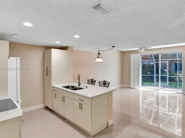 1602 Coronado Rd # 33, Weston FL 33327