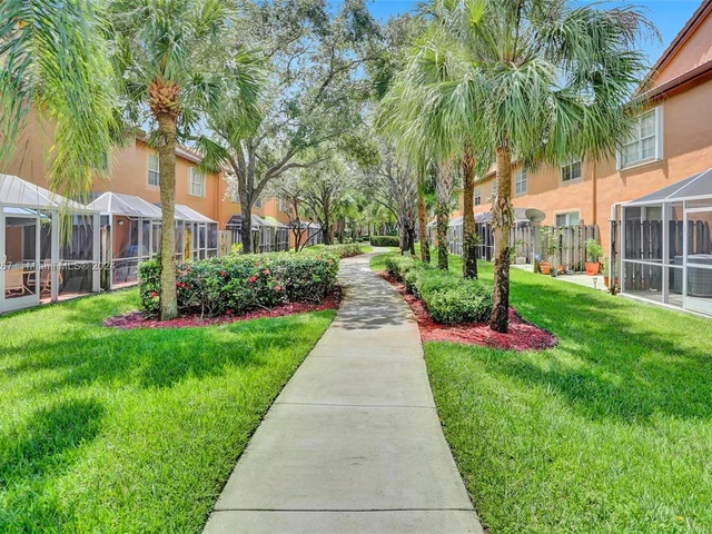 1602 Coronado Rd # 33, Weston FL 33327