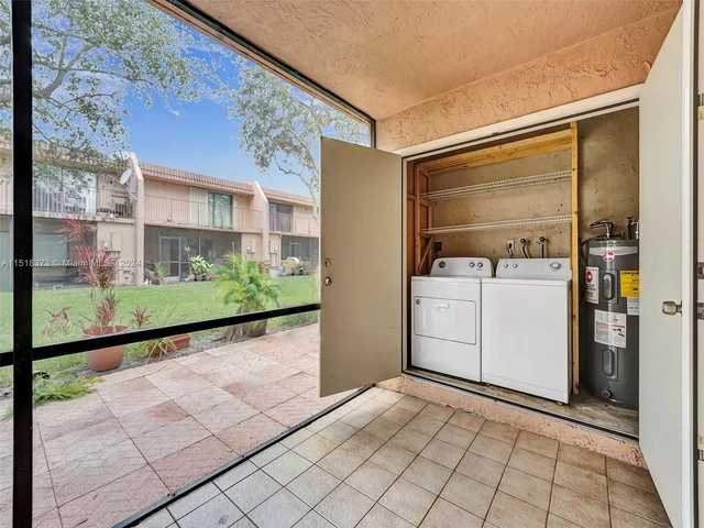 33 Toledo Ct # 35, Davie FL 33324