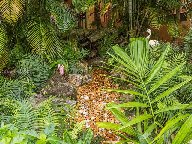 4000 NE 168th St # 106A, North Miami Beach FL 33160