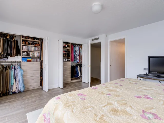 4000 NE 168th St # 106A, North Miami Beach FL 33160