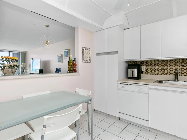 2401 S Ocean Dr # 1106, Hollywood FL 33019