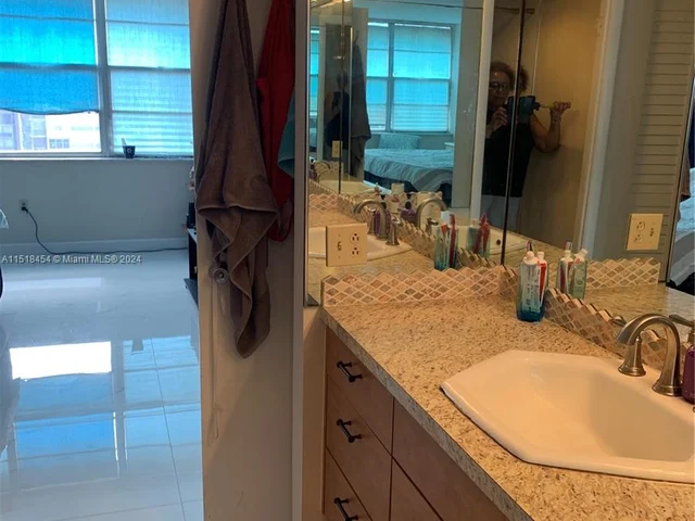 1400 Saint Charles # 820, Pembroke Pines FL 33026