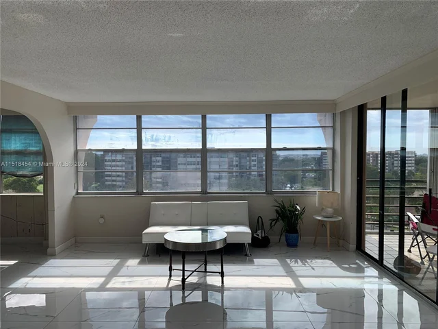 1400 Saint Charles # 820, Pembroke Pines FL 33026