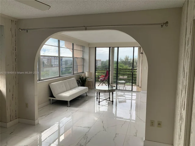 1400 Saint Charles # 820, Pembroke Pines FL 33026