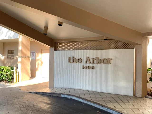 1400 Saint Charles # 820, Pembroke Pines FL 33026