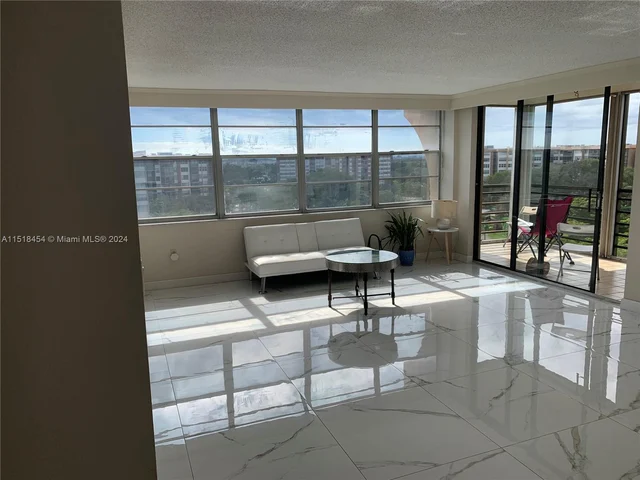 1400 Saint Charles # 820, Pembroke Pines FL 33026