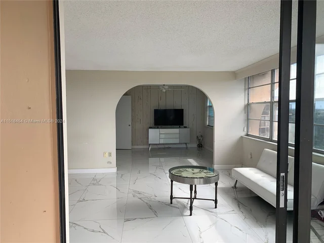 1400 Saint Charles # 820, Pembroke Pines FL 33026