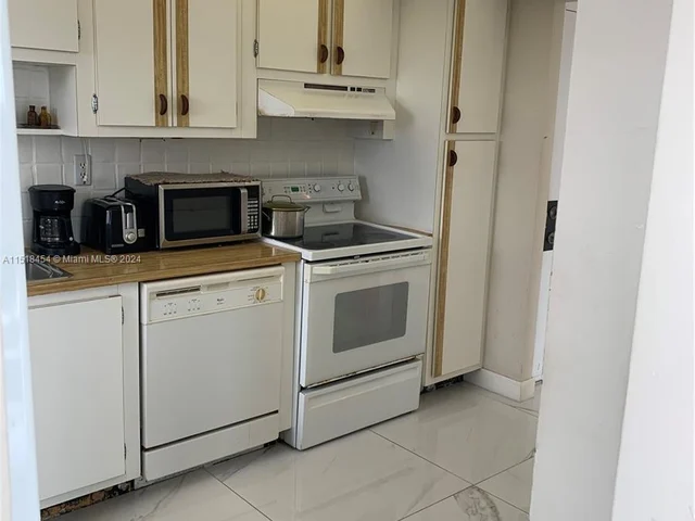 1400 Saint Charles # 820, Pembroke Pines FL 33026