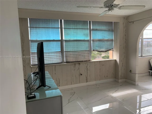 1400 Saint Charles # 820, Pembroke Pines FL 33026