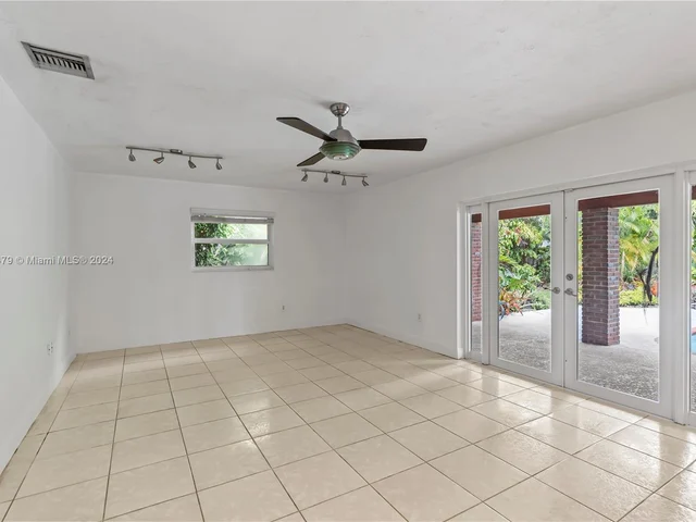 10337 SW 118th St, Miami FL 33176