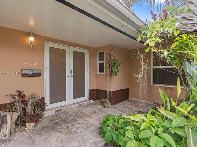 10337 SW 118th St, Miami FL 33176
