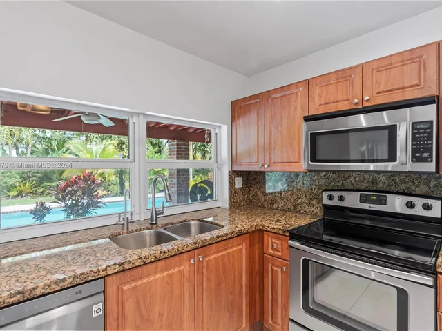 10337 SW 118th St, Miami FL 33176