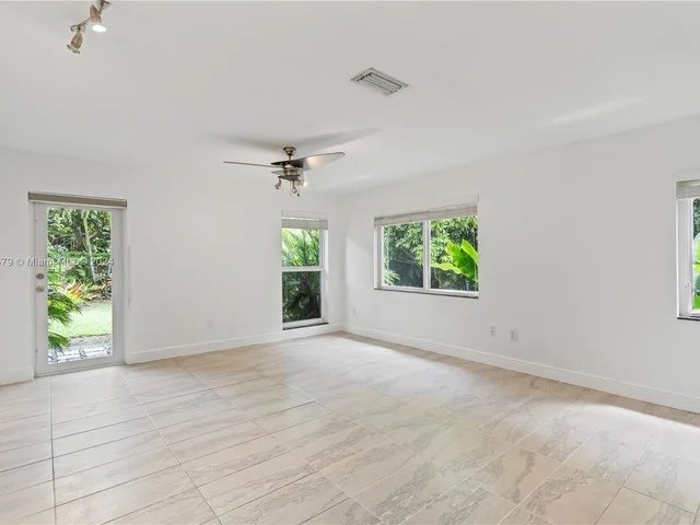 10337 SW 118th St, Miami FL 33176