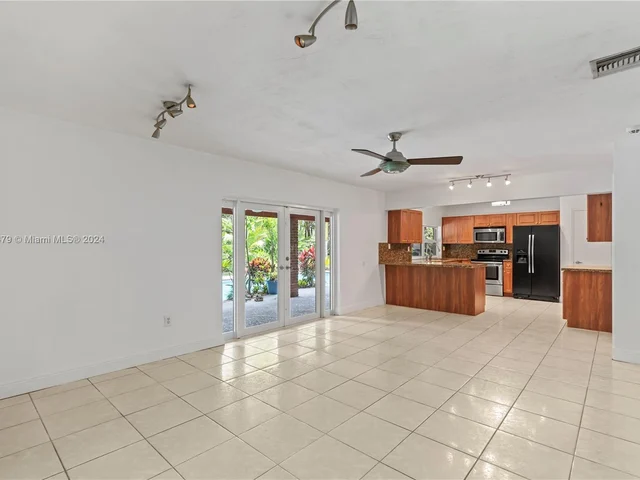10337 SW 118th St, Miami FL 33176