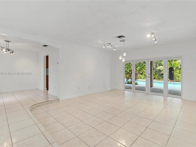 10337 SW 118th St, Miami FL 33176