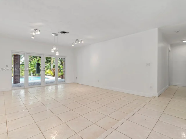 10337 SW 118th St, Miami FL 33176