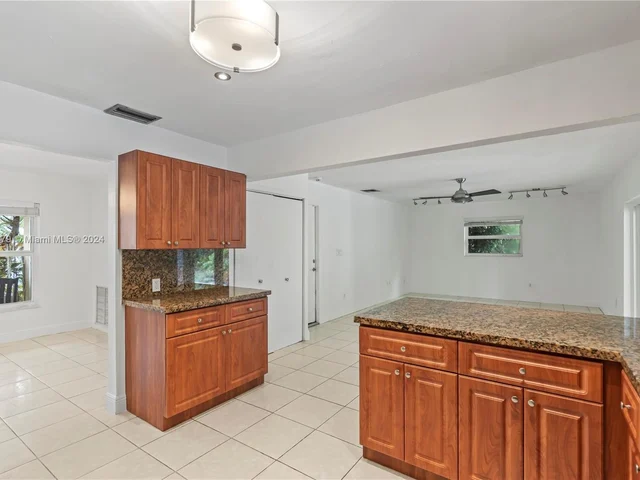 10337 SW 118th St, Miami FL 33176