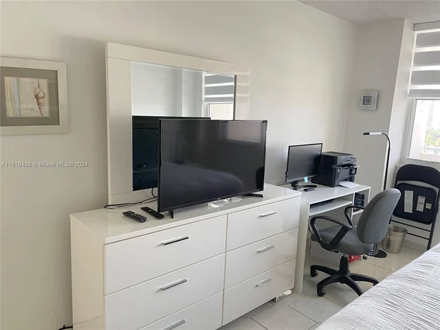 3180 S Ocean Dr # 1021, Hallandale Beach FL 33009