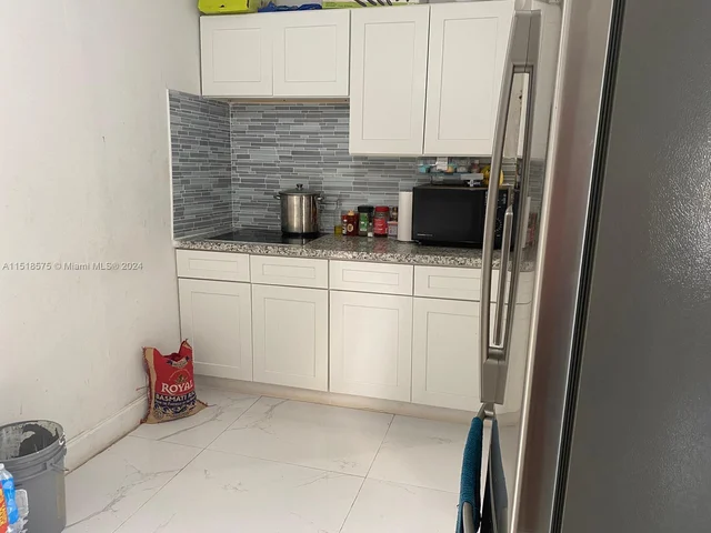 11525 NW 11th Ave, Miami FL 33168