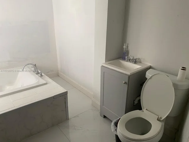 11525 NW 11th Ave, Miami FL 33168