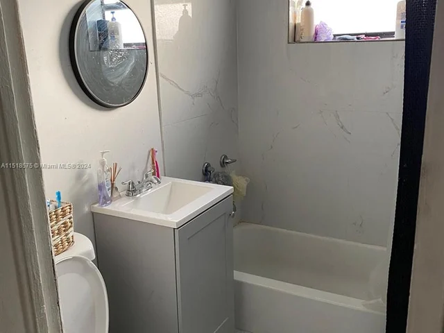 11525 NW 11th Ave, Miami FL 33168