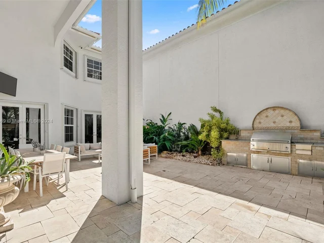 19484 39th Ave, Sunny Isles Beach FL 33160