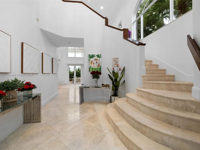 19484 39th Ave, Sunny Isles Beach FL 33160