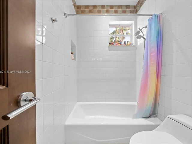 19484 39th Ave, Sunny Isles Beach FL 33160