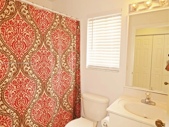 1169 Alexander Bnd, Weston FL 33327