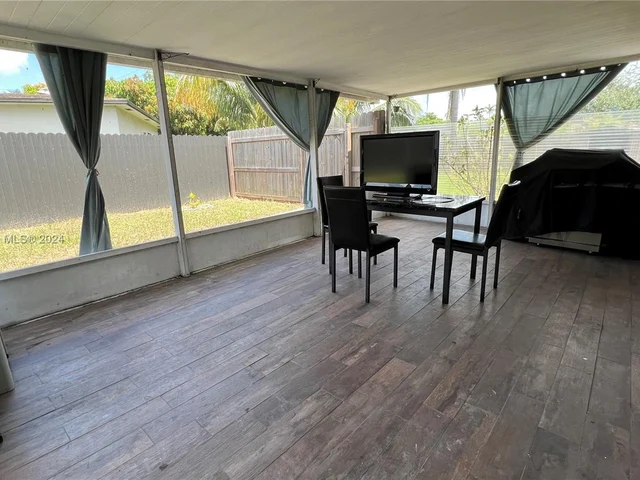 2206 SW 13th St, Fort Lauderdale FL 33312