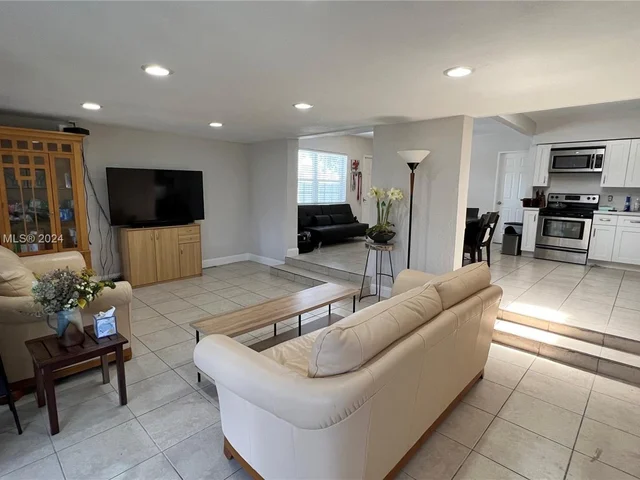 2206 SW 13th St, Fort Lauderdale FL 33312