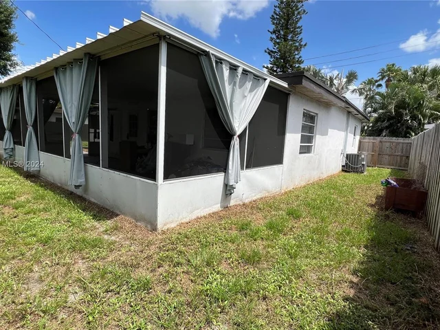 2206 SW 13th St, Fort Lauderdale FL 33312