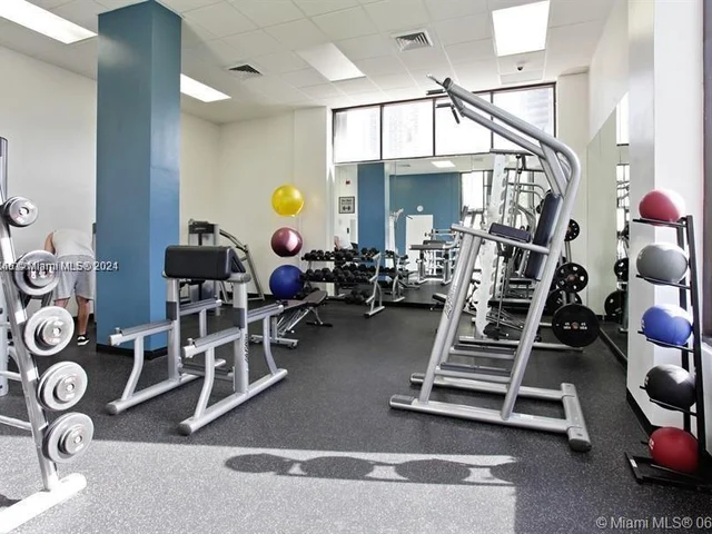 100 Bayview Dr # 21, Sunny Isles Beach FL 33160