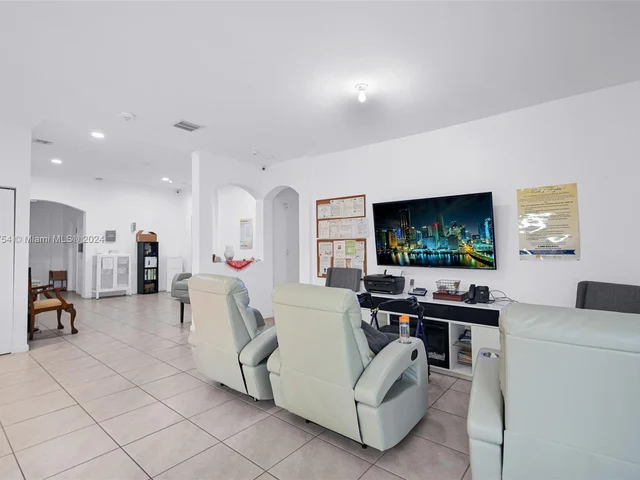 4173 NE 20th St, Homestead FL 33033