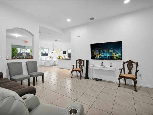 4173 NE 20th St, Homestead FL 33033