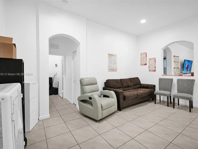 4173 NE 20th St, Homestead FL 33033