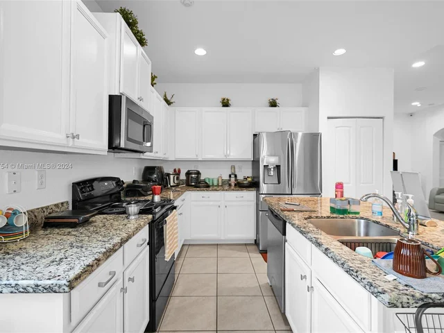 4173 NE 20th St, Homestead FL 33033