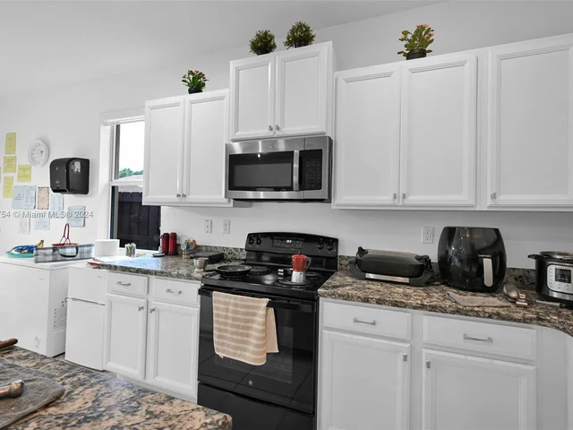 4173 NE 20th St, Homestead FL 33033