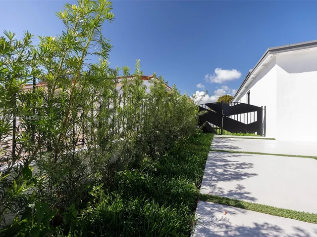 1900 SW 18th Ave, Miami FL 33145