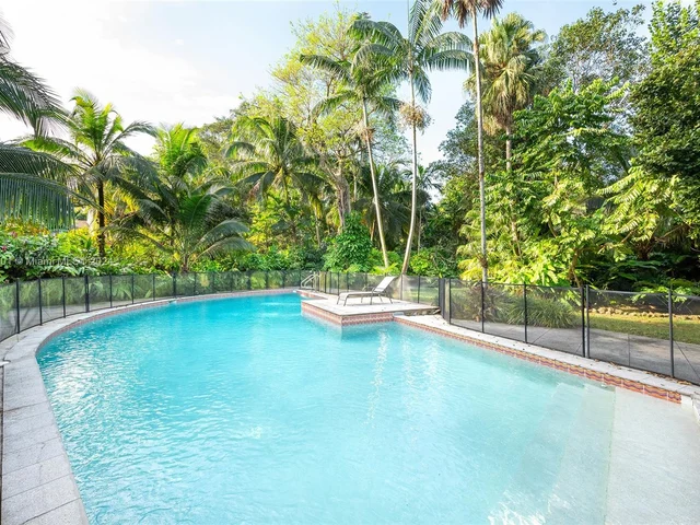 4994 Hammock Lake Dr, Coral Gables FL 33156