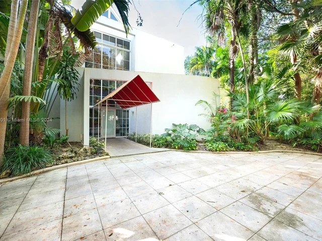 4994 Hammock Lake Dr, Coral Gables FL 33156