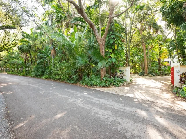 4994 Hammock Lake Dr, Coral Gables FL 33156