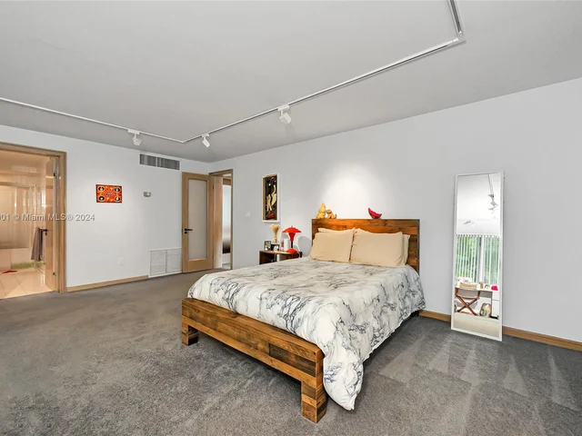 4994 Hammock Lake Dr, Coral Gables FL 33156