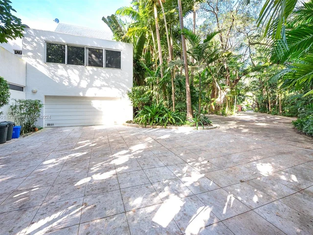 4994 Hammock Lake Dr, Coral Gables FL 33156