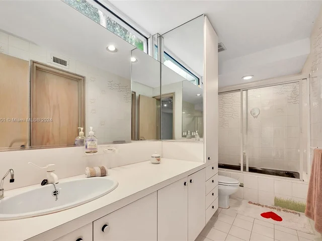 4994 Hammock Lake Dr, Coral Gables FL 33156