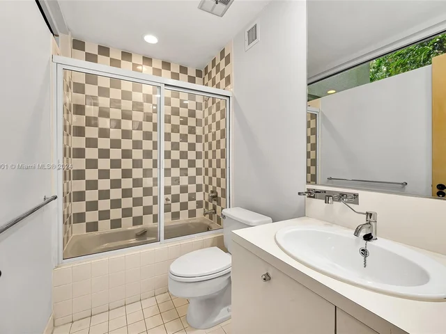 4994 Hammock Lake Dr, Coral Gables FL 33156