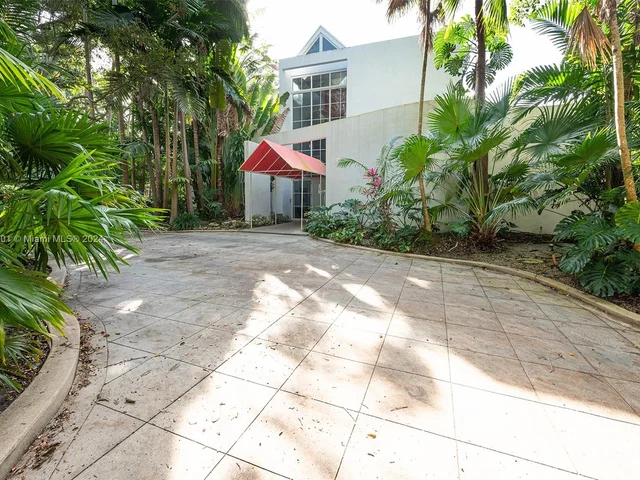 4994 Hammock Lake Dr, Coral Gables FL 33156