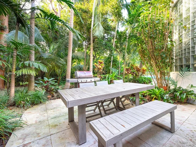 4994 Hammock Lake Dr, Coral Gables FL 33156