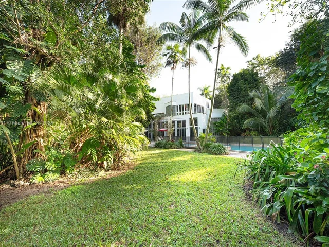 4994 Hammock Lake Dr, Coral Gables FL 33156